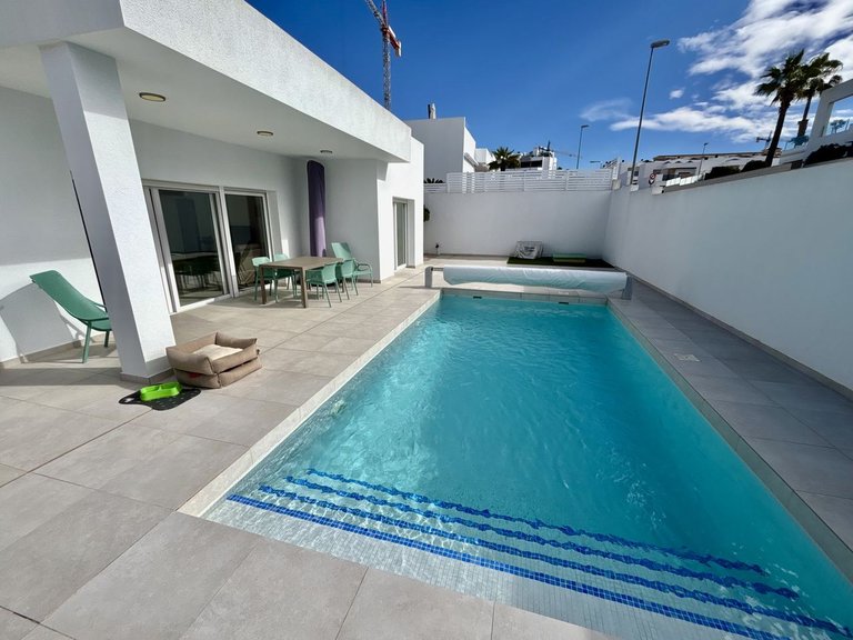 Villa for Sale in Benijofar, Alicante 1