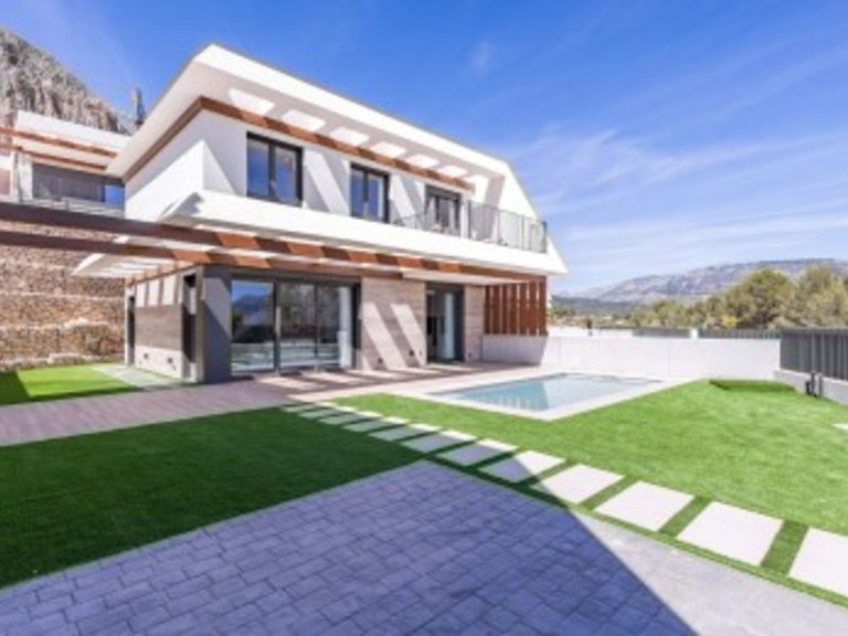 Villa for Sale in Polop, Alicante 2