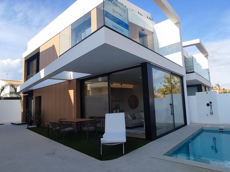 Villa for Sale in Torre De La Horadada, Alicante 1