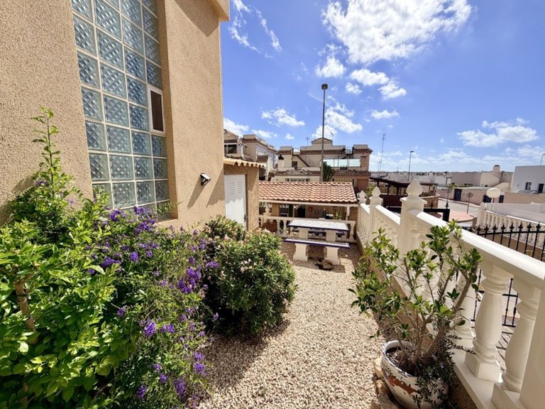 Villa for Sale in Villamartin, Alicante 27