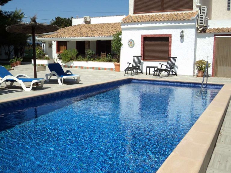Villa for Sale in Cabo Roig, Alicante 1