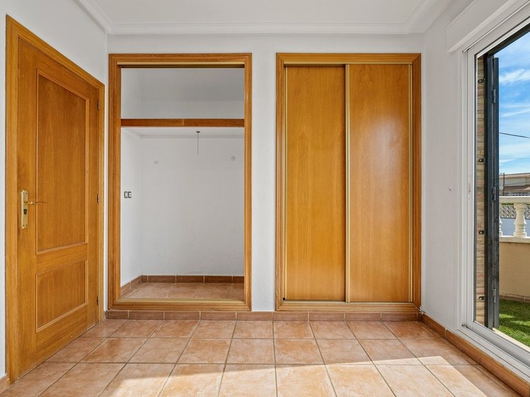 Villa for Sale in Villamartin, Alicante 18