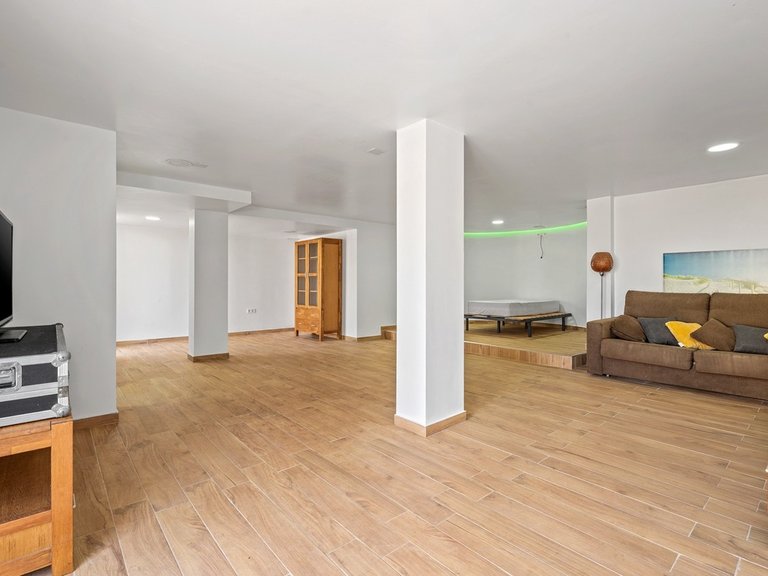 Villa for Sale in Villamartin, Alicante 33
