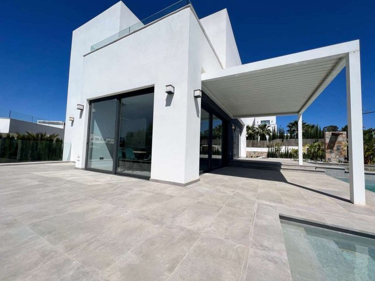 Villa for Sale in Las Colinas Golf Resort, Alicante 5