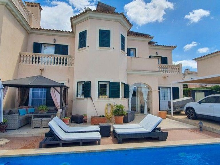 Town House for Sale in Llucmajor, Balearic Islands 1