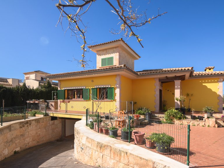 Villa for Sale in Llucmajor, Balearic Islands 1