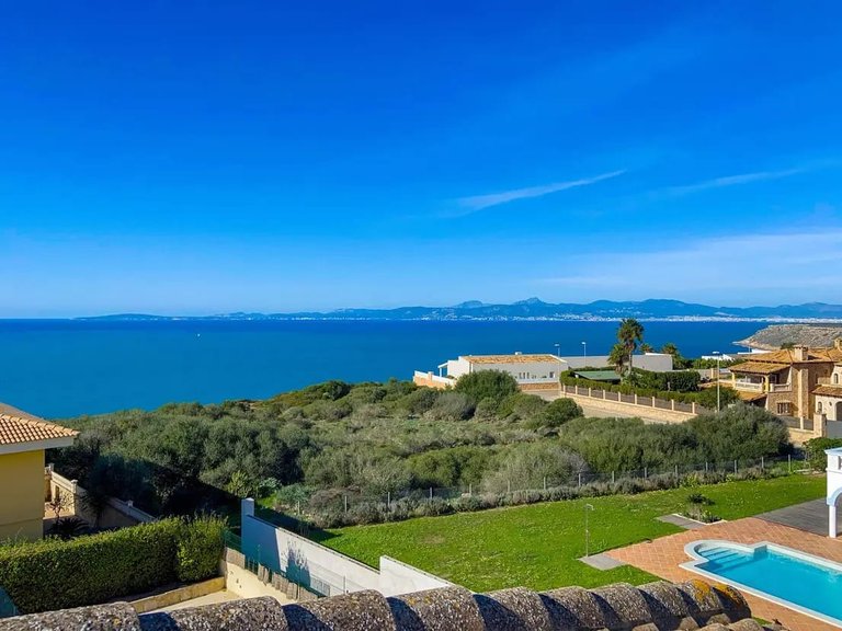 Town House for Sale in Llucmajor, Balearic Islands 1