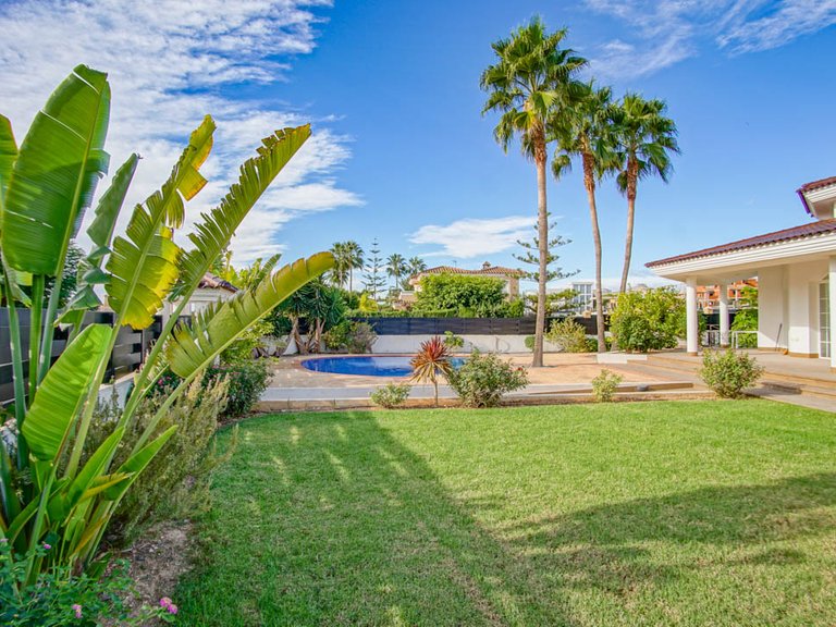 Villa for Sale in Alfas Del Pi, Alicante 44