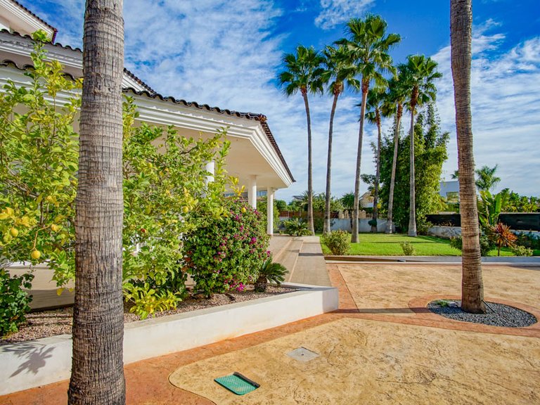 Villa for Sale in Alfas Del Pi, Alicante 40