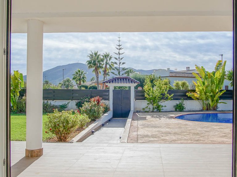 Villa for Sale in Alfas Del Pi, Alicante 41