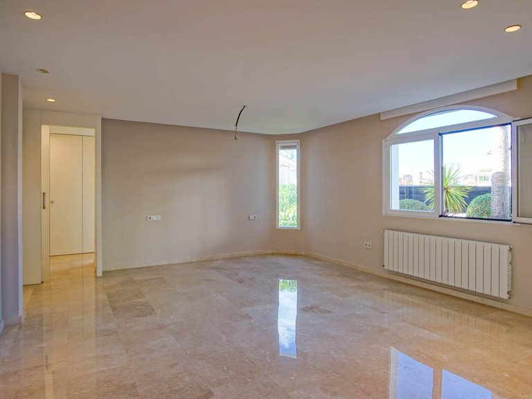 Villa for Sale in Alfas Del Pi, Alicante 32