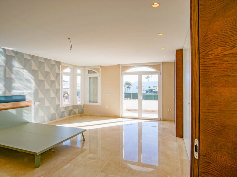 Villa for Sale in Alfas Del Pi, Alicante 4