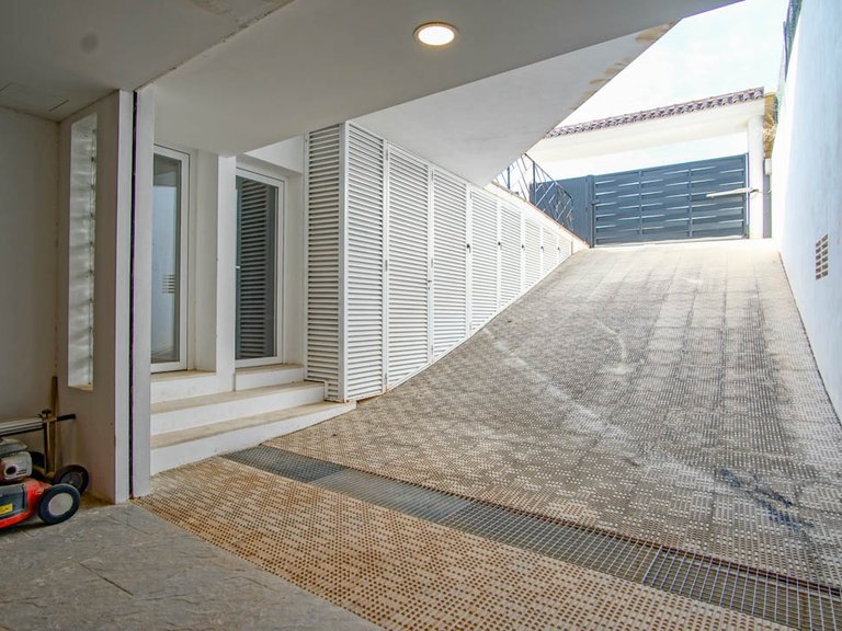 Villa for Sale in Alfas Del Pi, Alicante 5