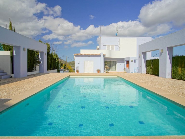 Villa for Sale in Pedreguer, Alicante 2