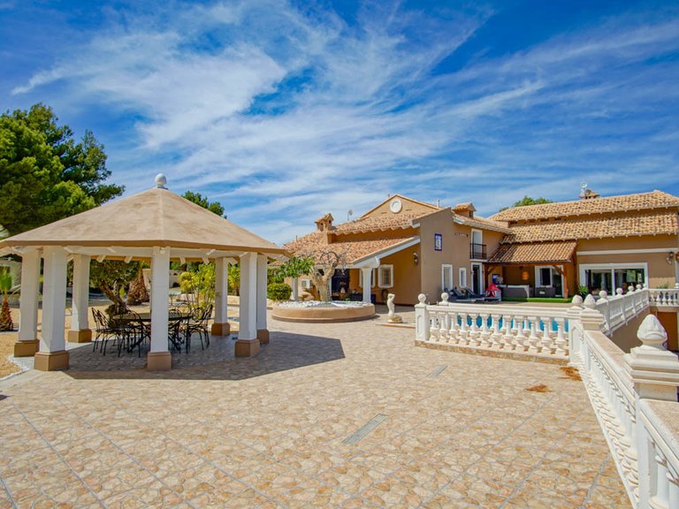 Villa for Sale in La Nucia, Alicante 1
