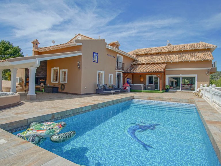 Villa for Sale in La Nucia, Alicante 3
