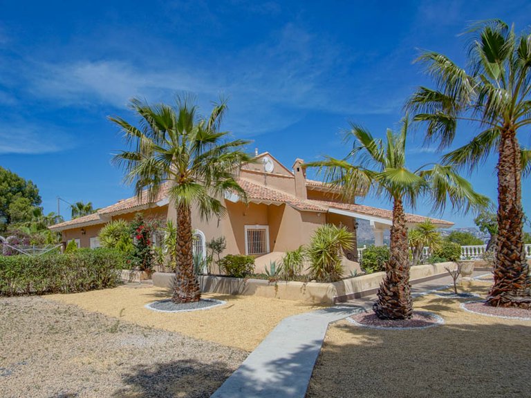 Villa for Sale in La Nucia, Alicante 6