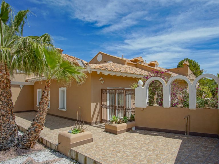 Villa for Sale in La Nucia, Alicante 10