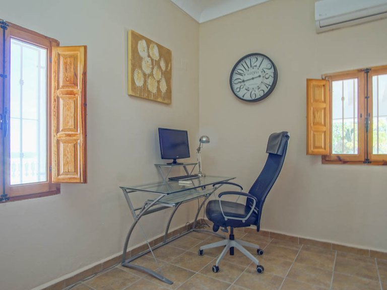 Villa for Sale in La Nucia, Alicante 40