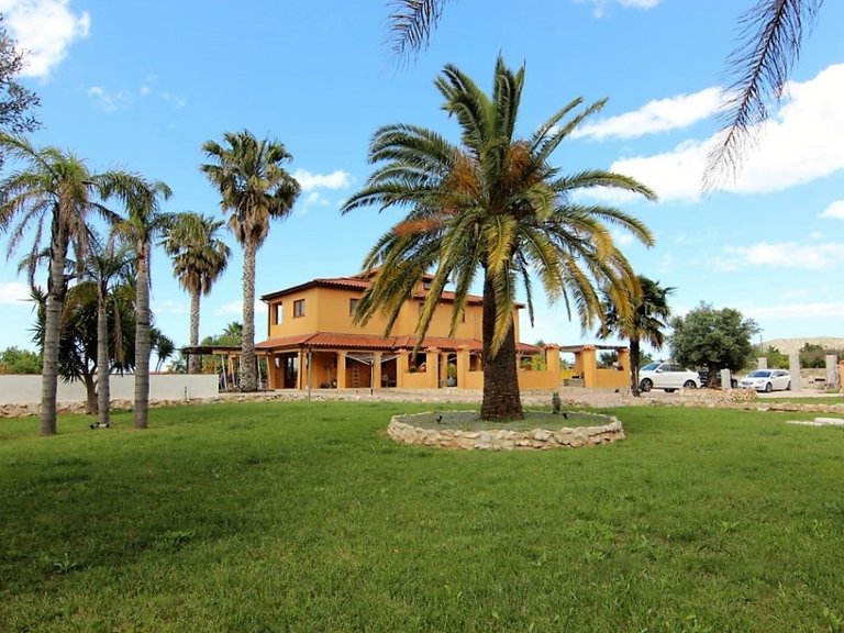 Villa for Sale in Pedreguer, Alicante 2