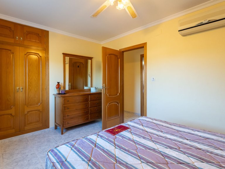 Villa for Sale in Jalón, Alicante 20