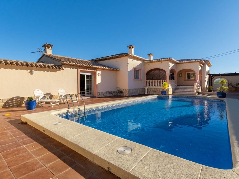 Villa for Sale in Jalón, Alicante 28