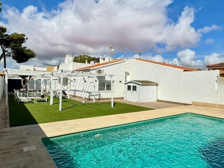 Villa for Sale in Costa Blanca Torrevieja, Alicante 1