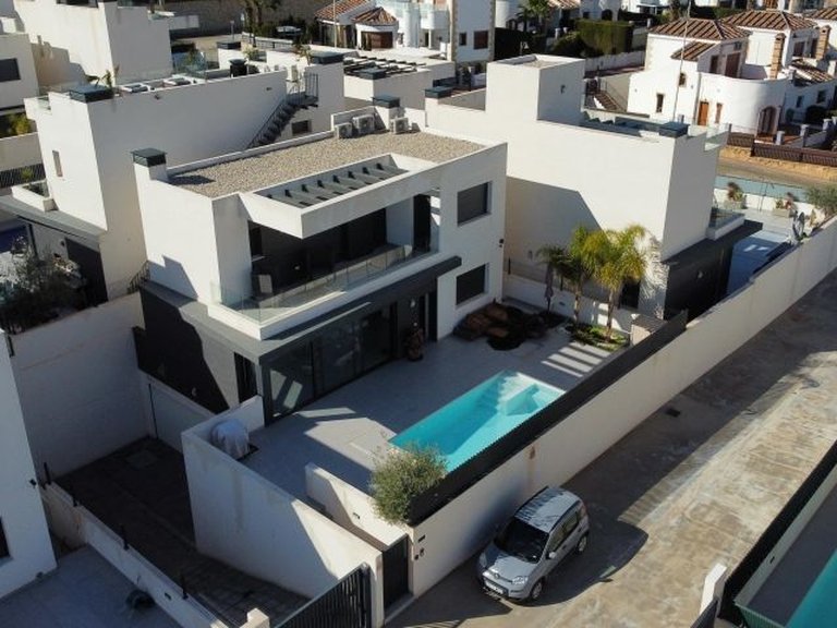 Villa for Sale in Inland Algorfa, Alicante 9