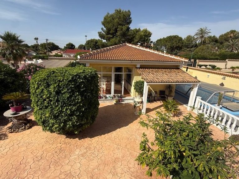Villa for Sale in Inland Pinar De Campoverde, Alicante 19