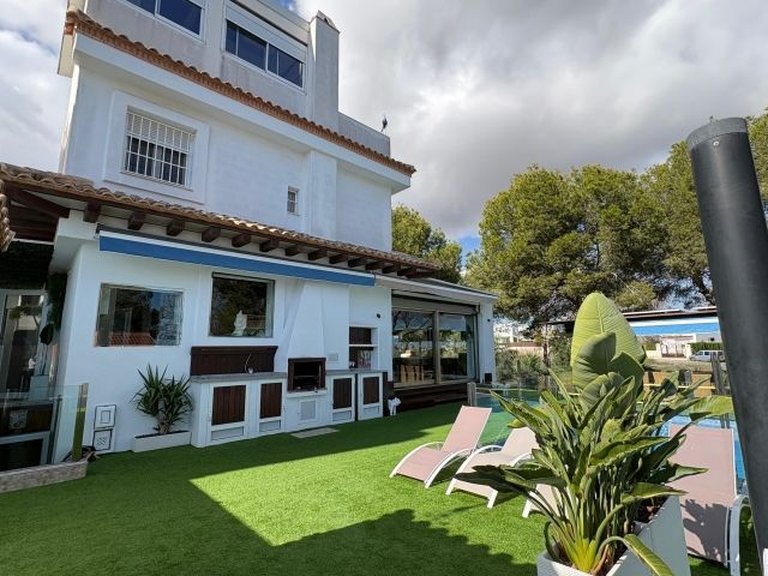 Villa for Sale in Costa Blanca Orihuela Costa, Alicante 9