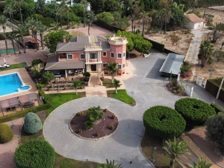 Villa for Sale in Costa Blanca Elche, Alicante 2