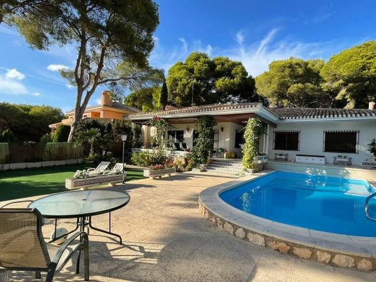Villa for Sale in Costa Blanca Campoamor, Alicante 3