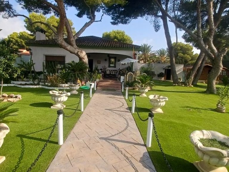 Villa for Sale in Costa Blanca Orihuela Costa, Alicante 3