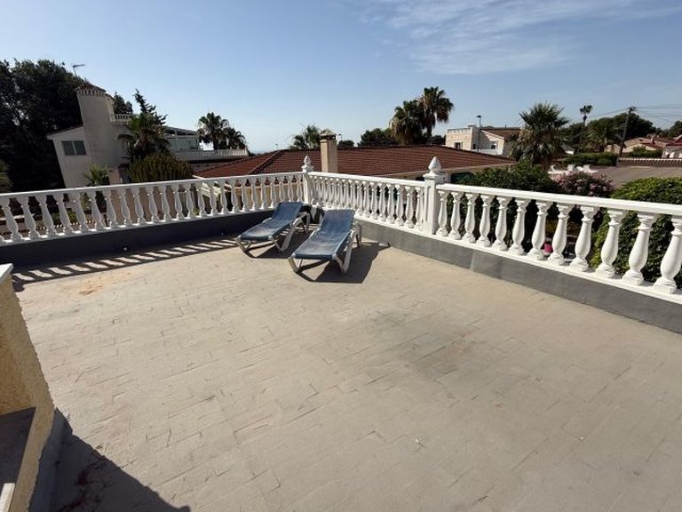 Villa for Sale in Inland Pinar De Campoverde, Alicante 27
