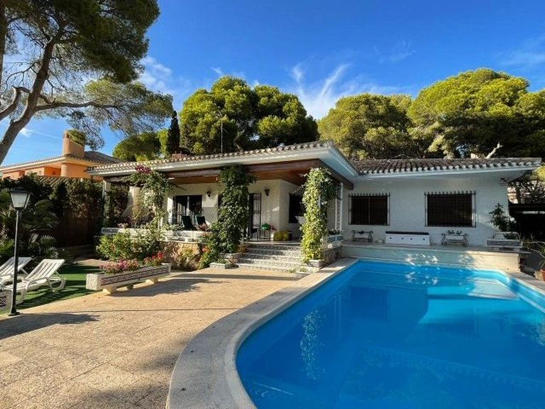 Villa for Sale in Costa Blanca Campoamor, Alicante 4