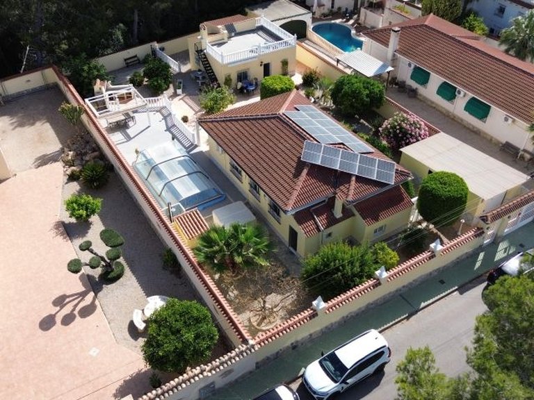 Villa for Sale in Inland Pinar De Campoverde, Alicante 1
