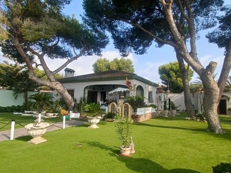 Villa for Sale in Costa Blanca Orihuela Costa, Alicante 37