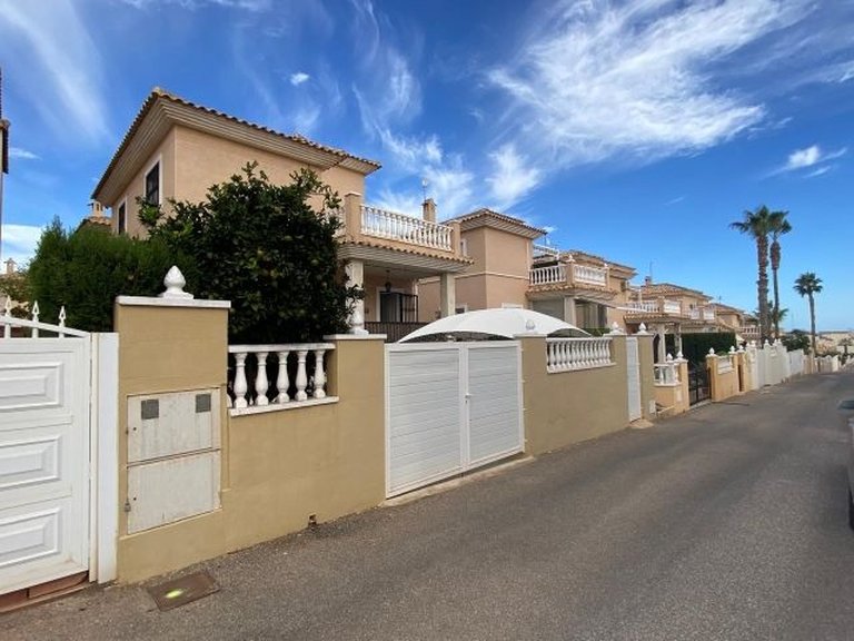 Villa for Sale in Costa Blanca Orihuela Costa, Alicante 13