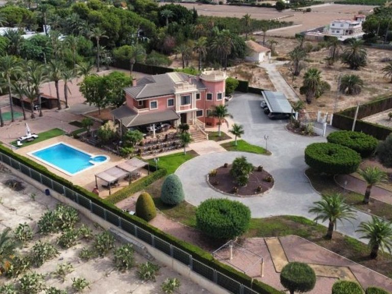 Villa for Sale in Costa Blanca Elche, Alicante 1