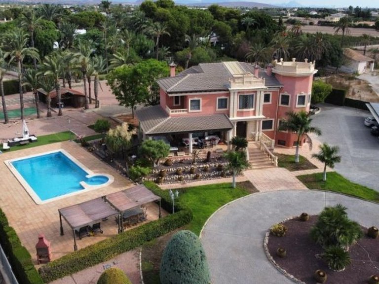 Villa for Sale in Costa Blanca Elche, Alicante 4