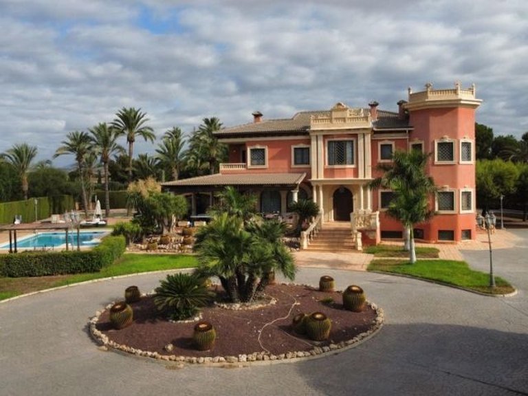 Villa for Sale in Costa Blanca Elche, Alicante 8