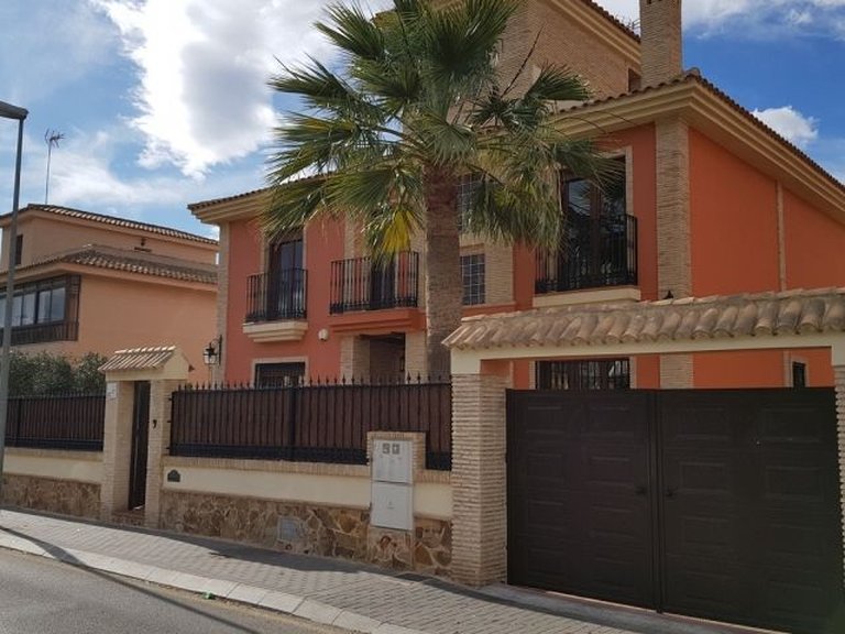 Villa for Sale in Torrevieja, Alicante 2