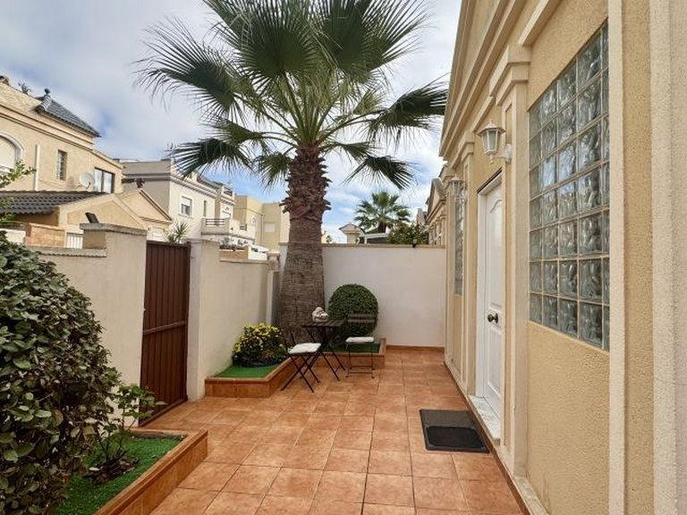 Villa for Sale in Costa Blanca Torrevieja, Alicante 9