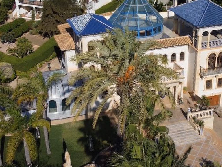 Villa for Sale in Orihuela Costa, Alicante 1
