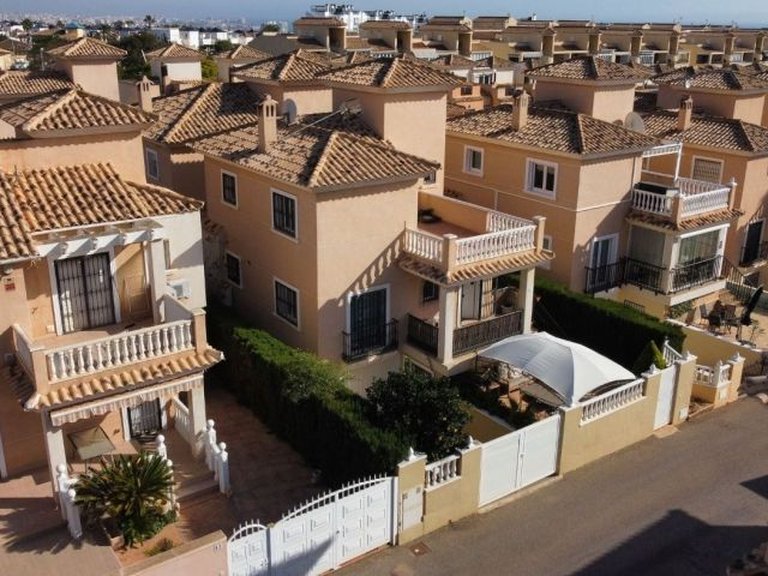 Villa for Sale in Costa Blanca Orihuela Costa, Alicante 3