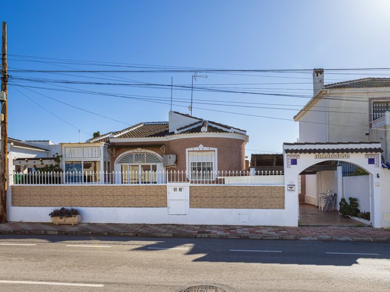 Villa for Sale in Costa Blanca Torrevieja, Alicante 1