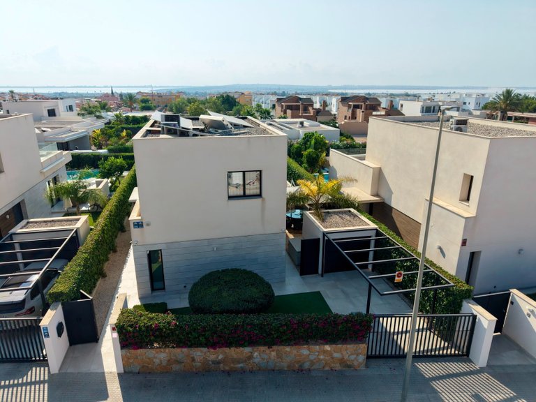 Villa for Sale in Los Montesinos, Alicante 49