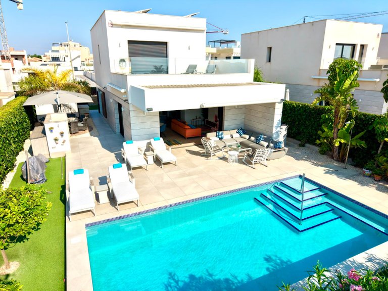 Villa for Sale in Los Montesinos, Alicante 6