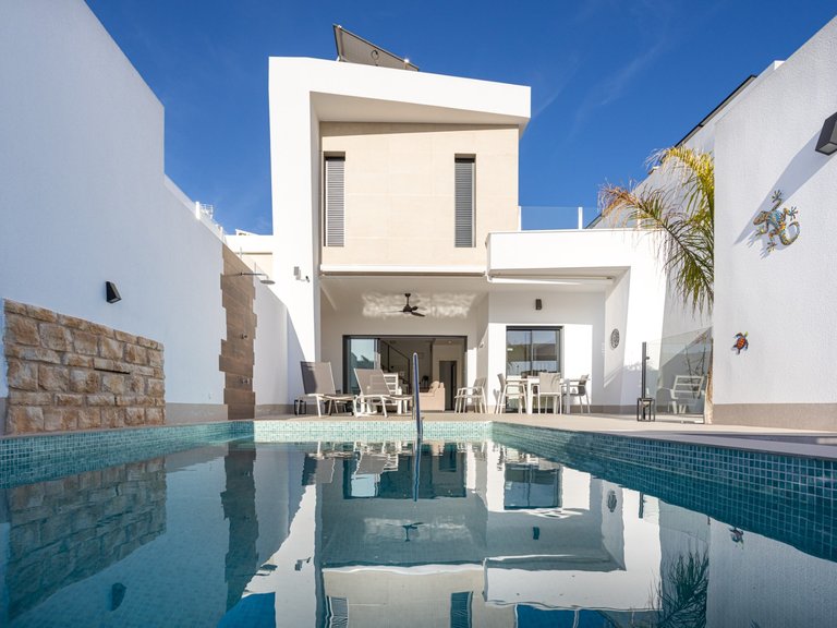 Villa for Sale in Costa Blanca Dolores, Alicante 1