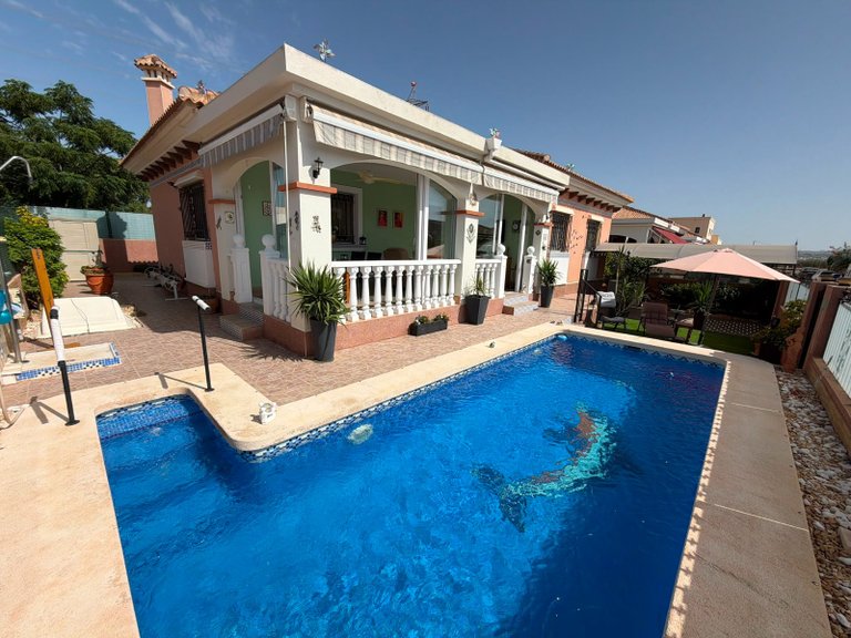 Villa for Sale in Los Montesinos, Alicante 1